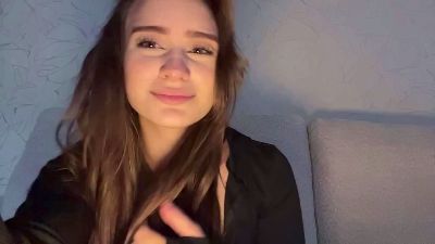 LilliOgden live cam on Cam4