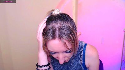 LillyBluee live cam on Cam4