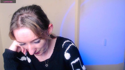LillyBluee live cam on Cam4