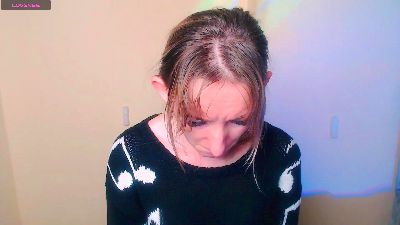 LillyBluee live cam on Cam4
