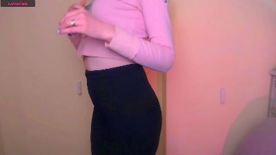 LillyBluee live cam on Cam4