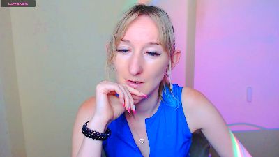 LillyBluee live cam on Cam4