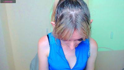 LillyBluee live cam on Cam4