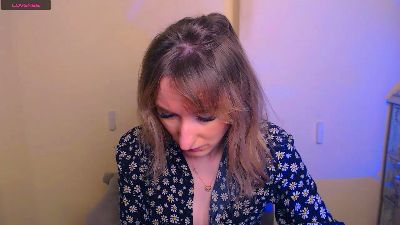 LillyBluee live cam on Cam4