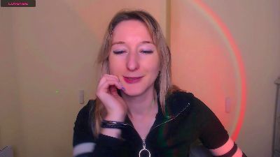 LillyBluee live cam on Cam4