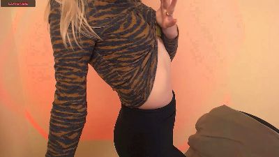 LillyBluee live cam on Cam4