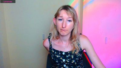LillyBluee live cam on Cam4