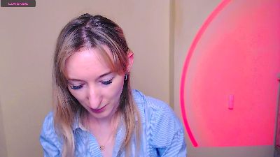 LillyBluee live cam on Cam4