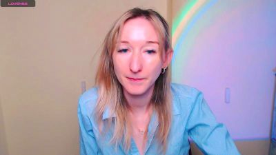 LillyBluee live cam on Cam4