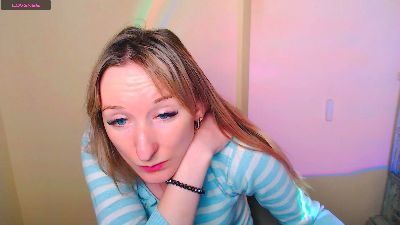 LillyBluee live cam on Cam4