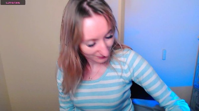 LillyBluee live cam on Cam4