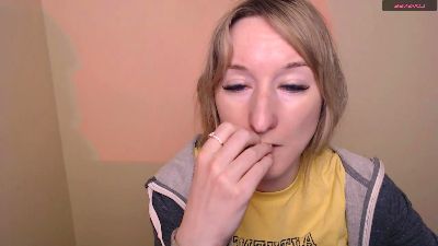 LillyBluee live cam on Cam4