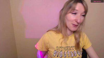 LillyBluee live cam on Cam4