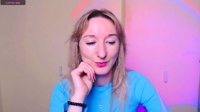 LillyBluee live cam on Cam4