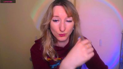 LillyBluee live cam on Cam4