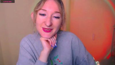 LillyBluee live cam on Cam4
