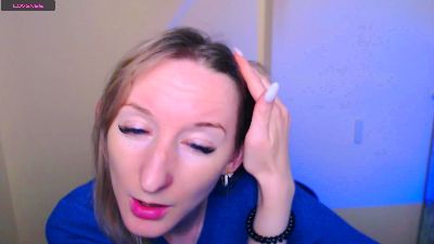 LillyBluee live cam on Cam4