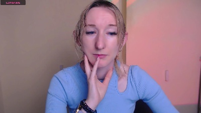 LillyBluee live cam on Cam4