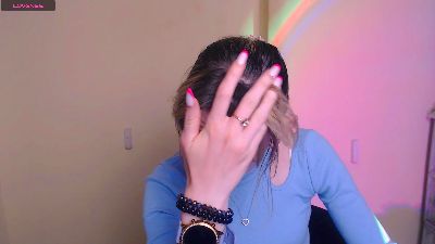 LillyBluee live cam on Cam4