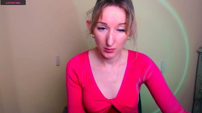 LillyBluee live cam on Cam4