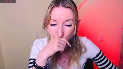 LillyBluee live cam on Cam4