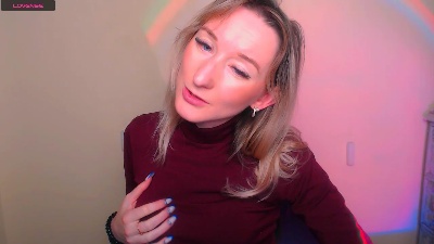 LillyBluee live cam on Cam4