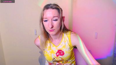 LillyBluee live cam on Cam4