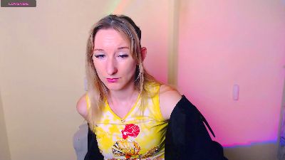 LillyBluee live cam on Cam4