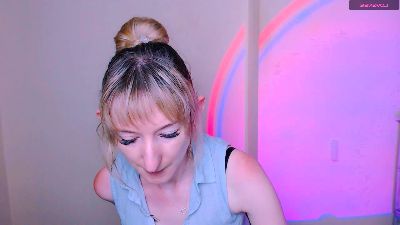 LillyBluee live cam on Cam4