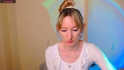 LillyBluee live cam on Cam4