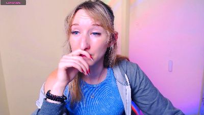LillyBluee live cam on Cam4