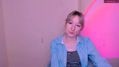 LillyBluee live cam on Cam4