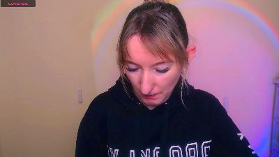 LillyBluee live cam on Cam4