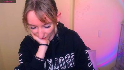 LillyBluee live cam on Cam4