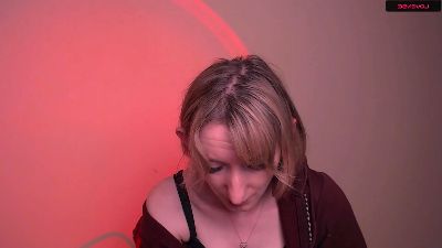 LillyBluee live cam on Cam4