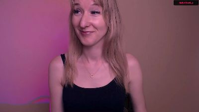 LillyBluee live cam on Cam4