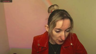 LillyBluee live cam on Cam4