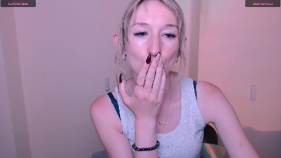 LillyBluee live cam on Cam4