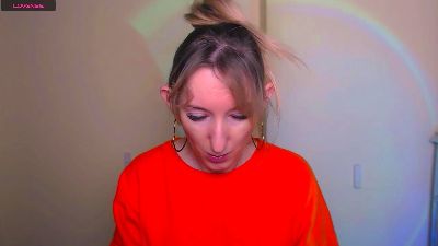 LillyBluee live cam on Cam4