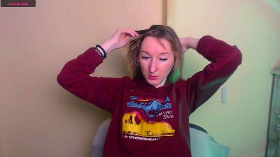 LillyBluee live cam on Cam4