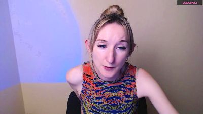 LillyBluee live cam on Cam4
