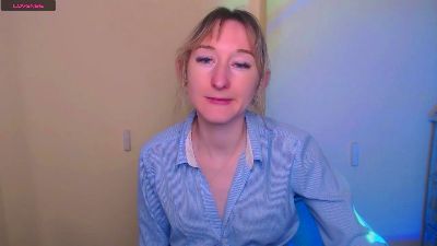 LillyBluee live cam on Cam4