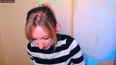 LillyBluee live cam on Cam4