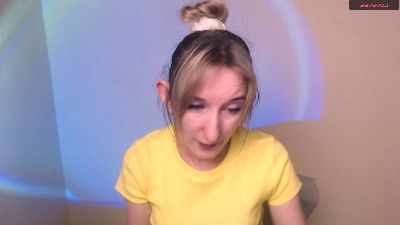 LillyBluee live cam on Cam4
