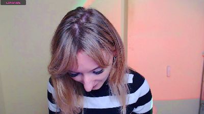 LillyBluee live cam on Cam4