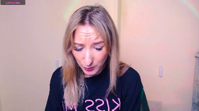LillyBluee live cam on Cam4