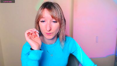 LillyBluee live cam on Cam4