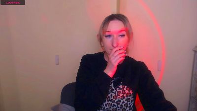 LillyBluee live cam on Cam4