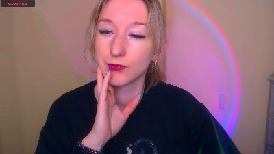 LillyBluee live cam on Cam4