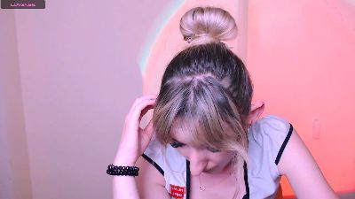 LillyBluee live cam on Cam4